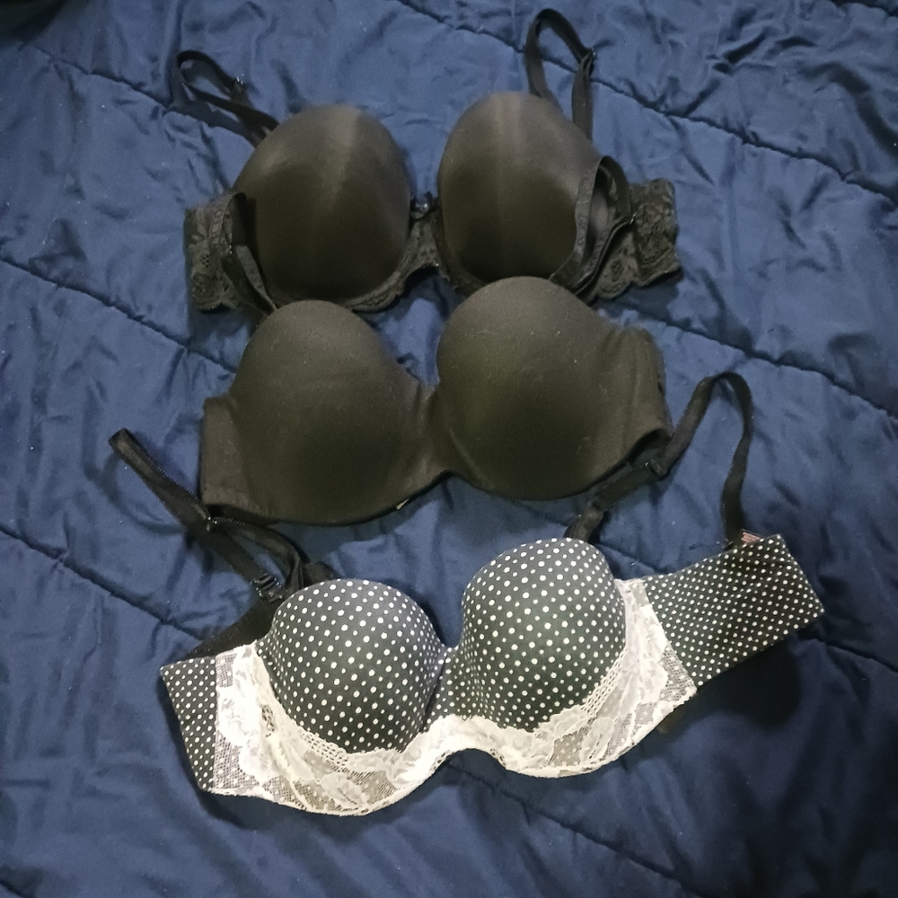 3 Victoria Secret bras 2-34C, 1-34B